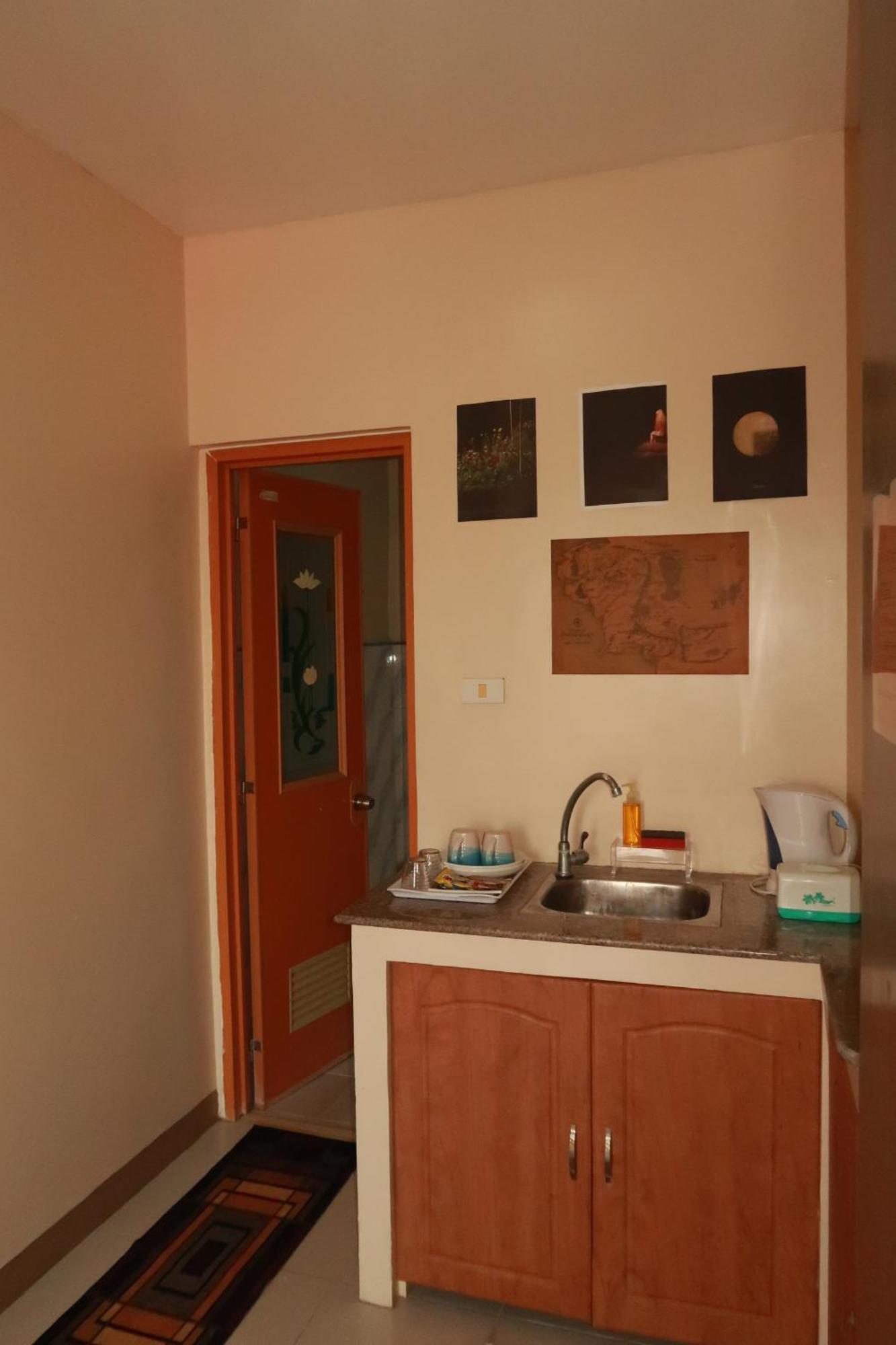 Jo-Cris Apartelle Lapu-Lapu City Exterior photo