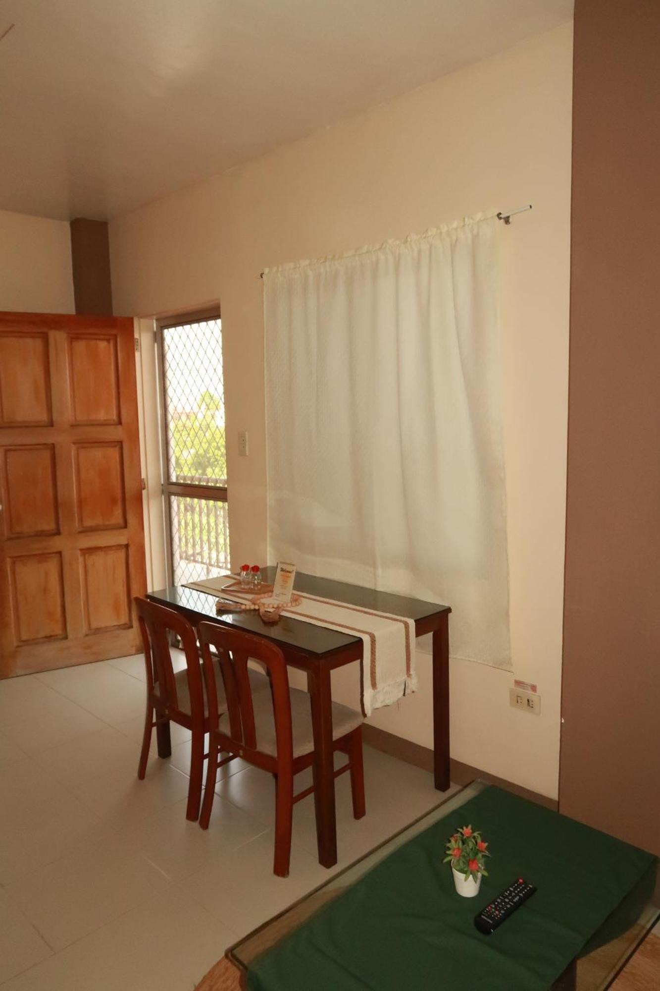 Jo-Cris Apartelle Lapu-Lapu City Exterior photo
