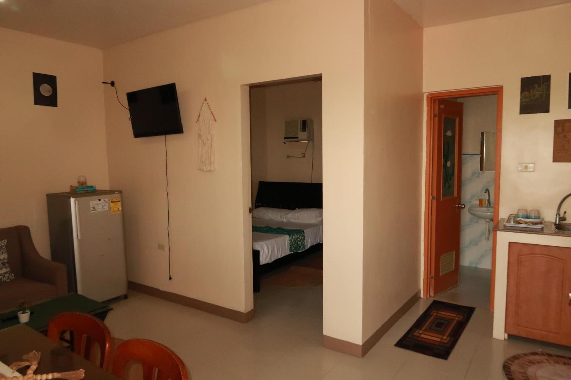 Jo-Cris Apartelle Lapu-Lapu City Exterior photo