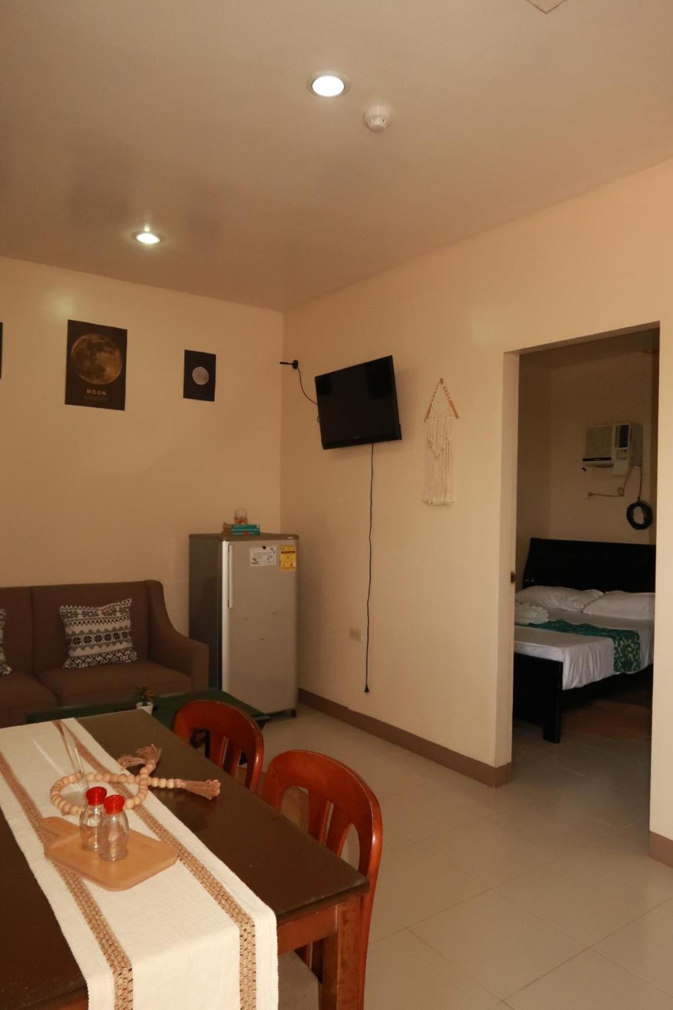 Jo-Cris Apartelle Lapu-Lapu City Exterior photo