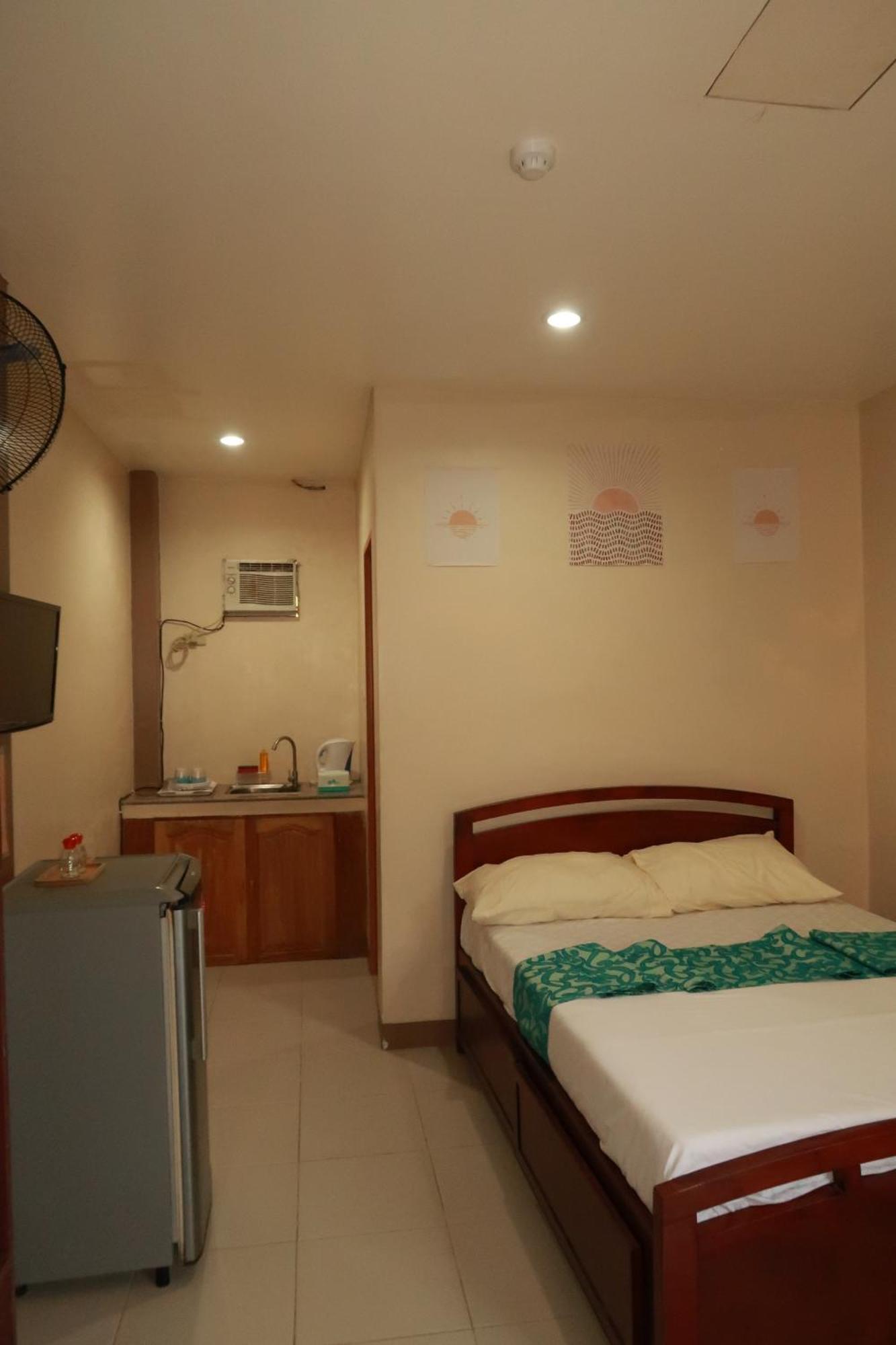 Jo-Cris Apartelle Lapu-Lapu City Exterior photo