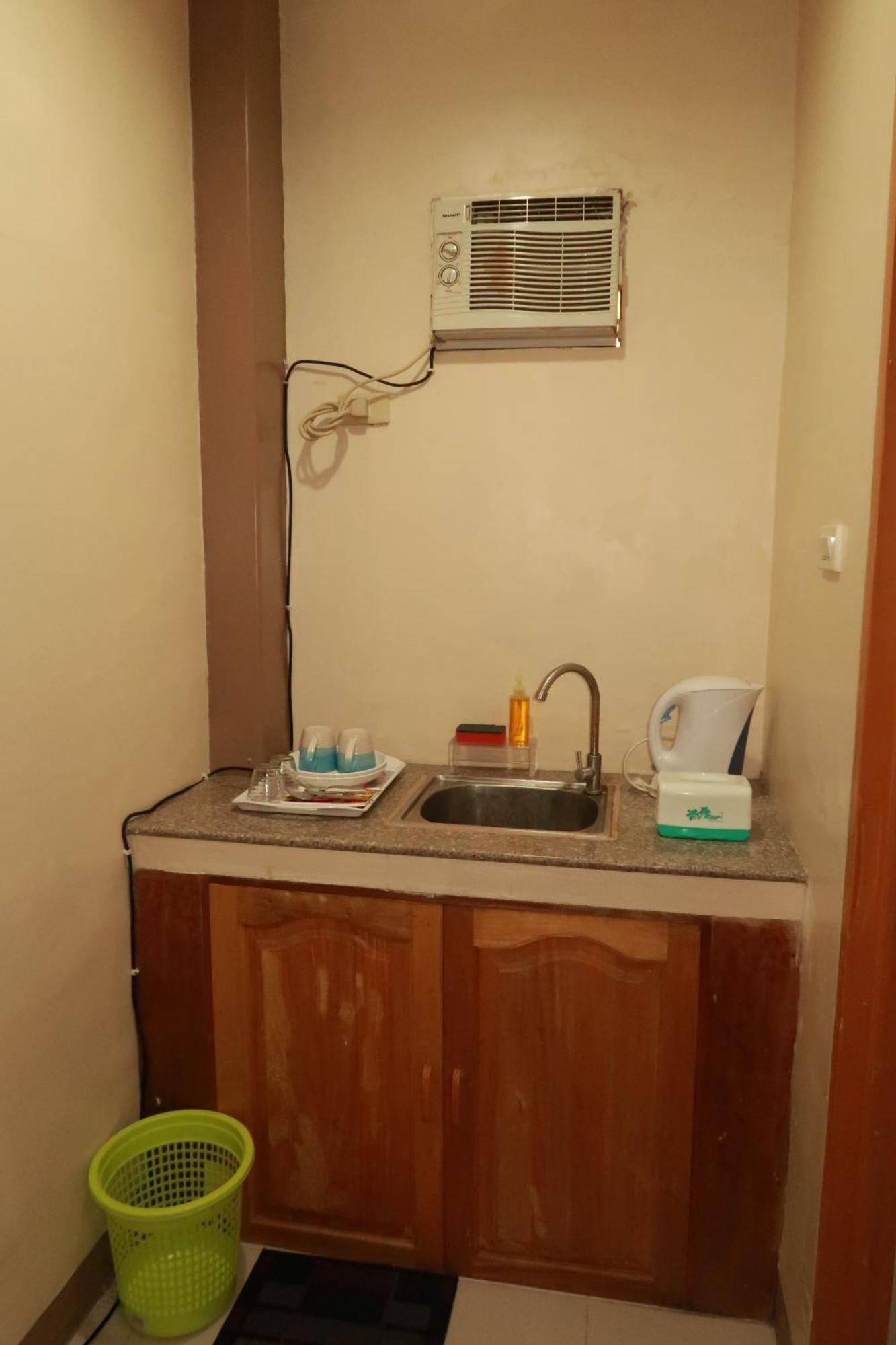Jo-Cris Apartelle Lapu-Lapu City Exterior photo