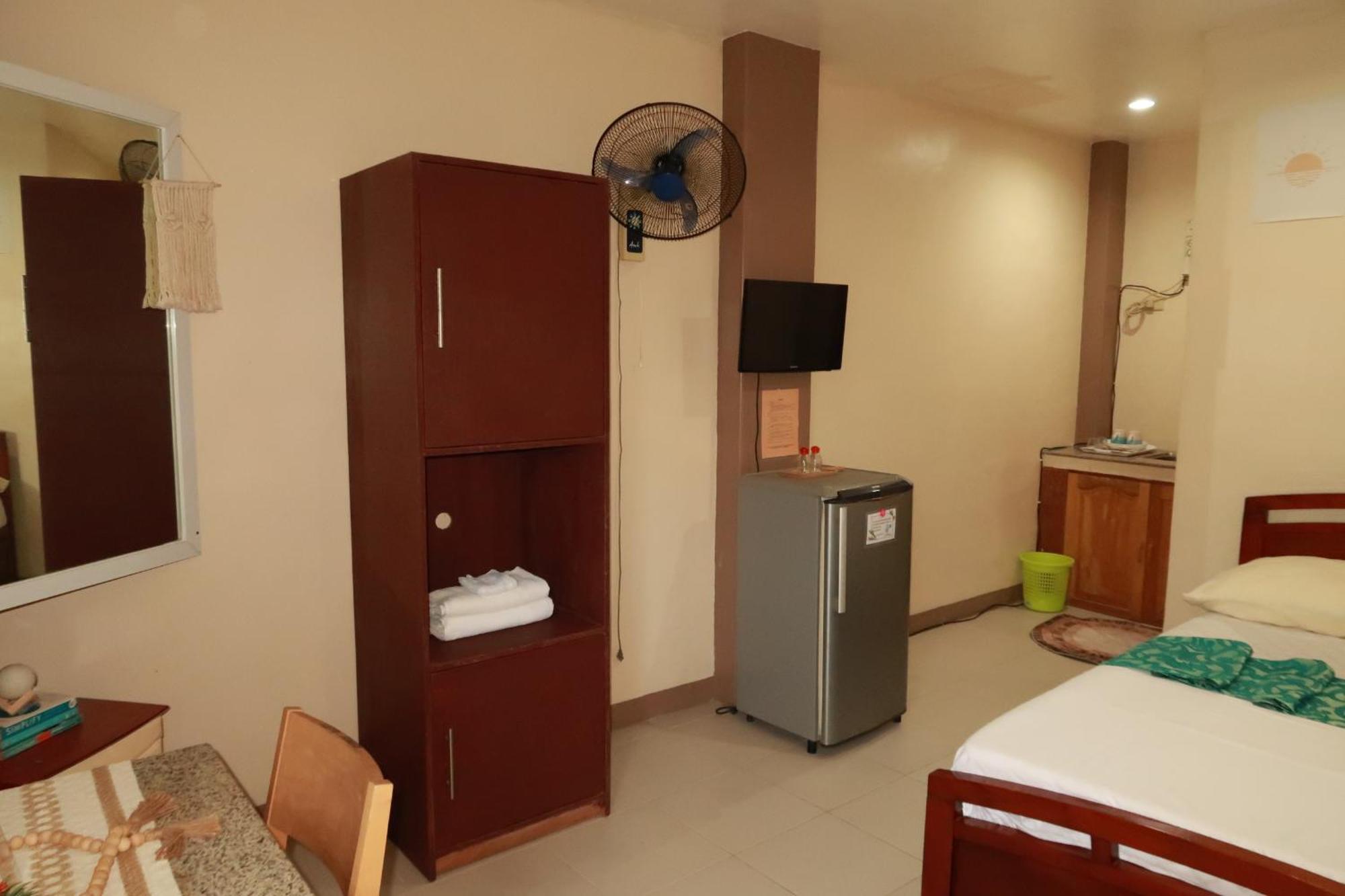 Jo-Cris Apartelle Lapu-Lapu City Exterior photo