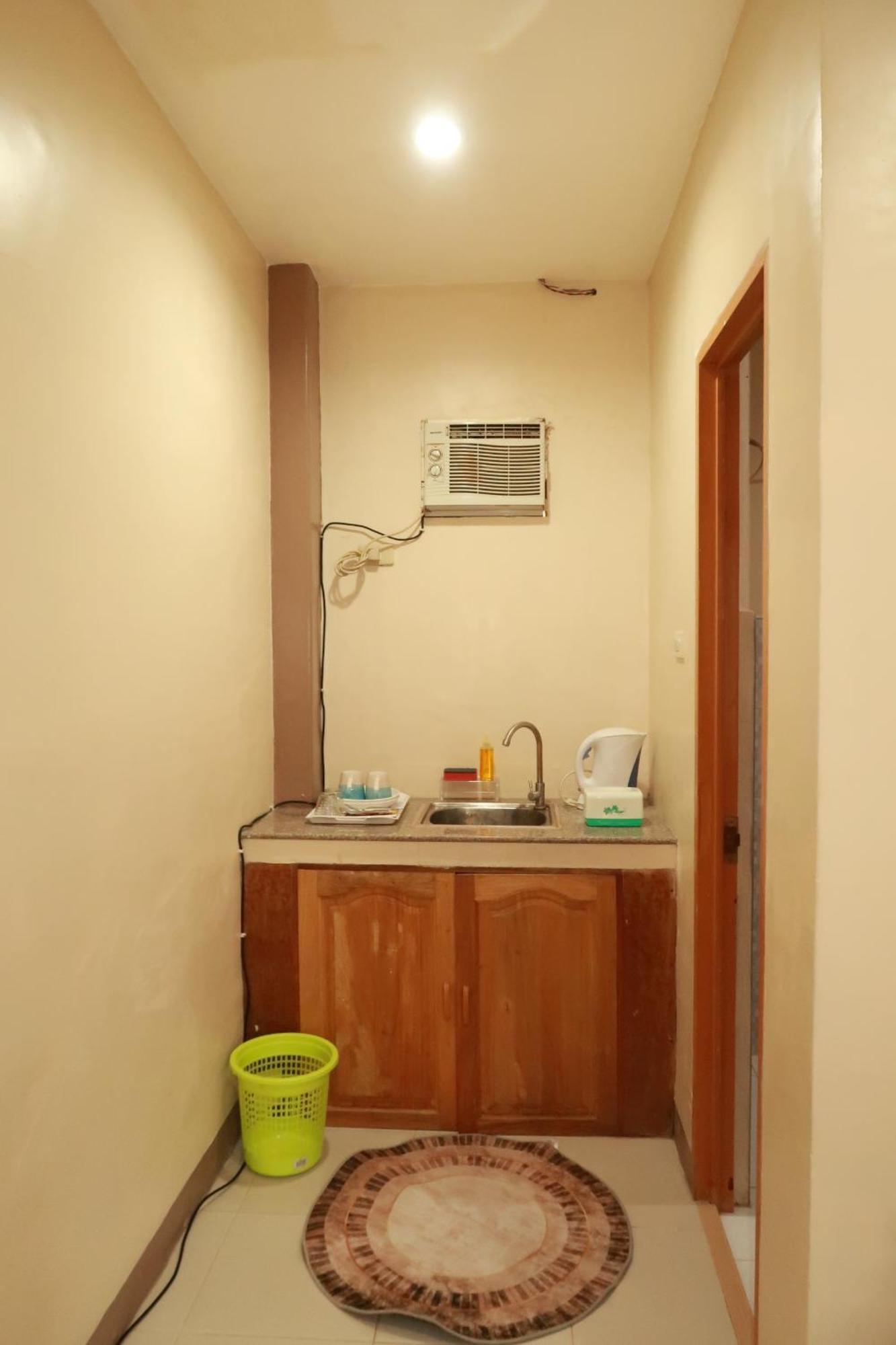 Jo-Cris Apartelle Lapu-Lapu City Exterior photo