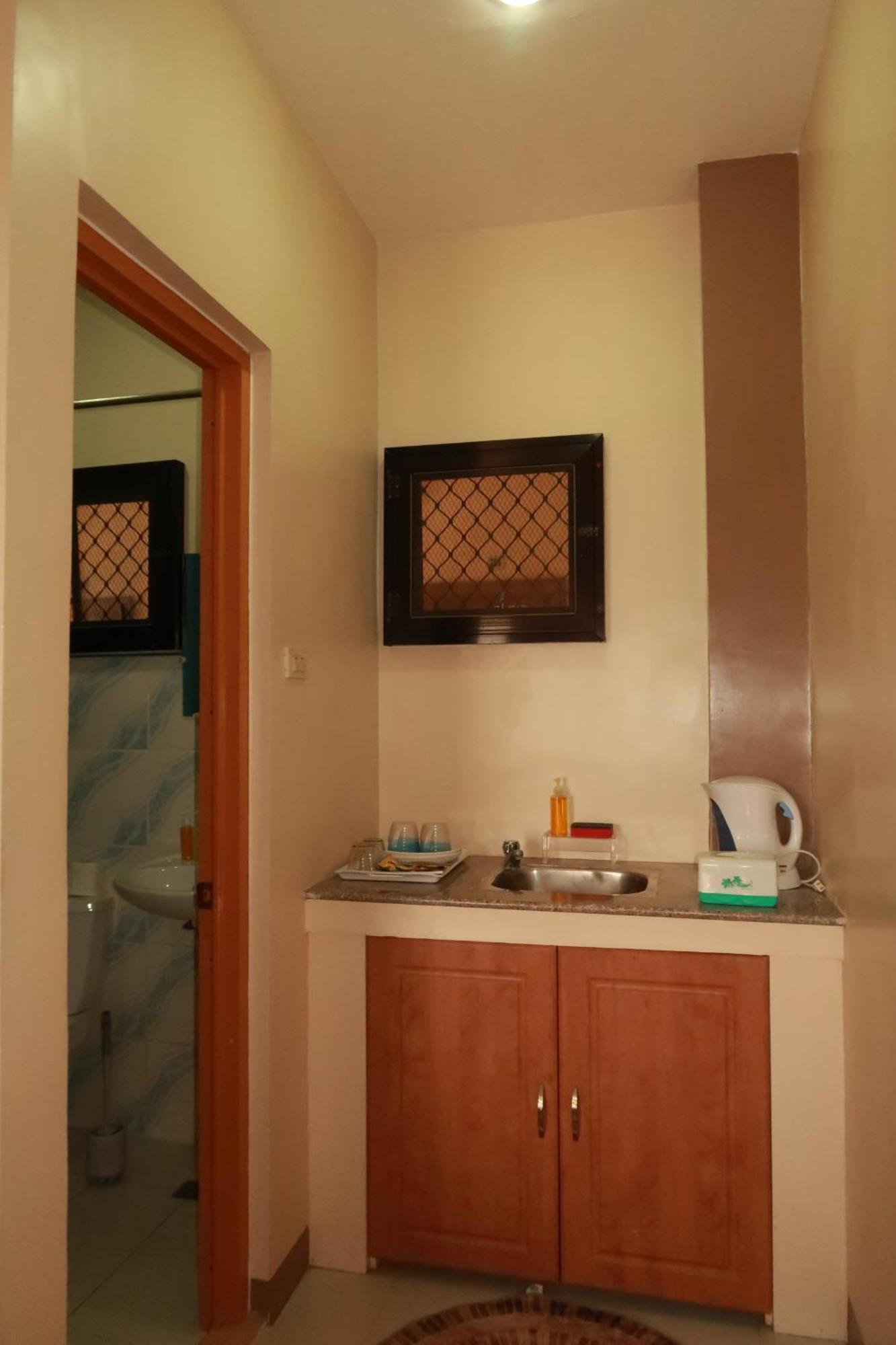 Jo-Cris Apartelle Lapu-Lapu City Exterior photo